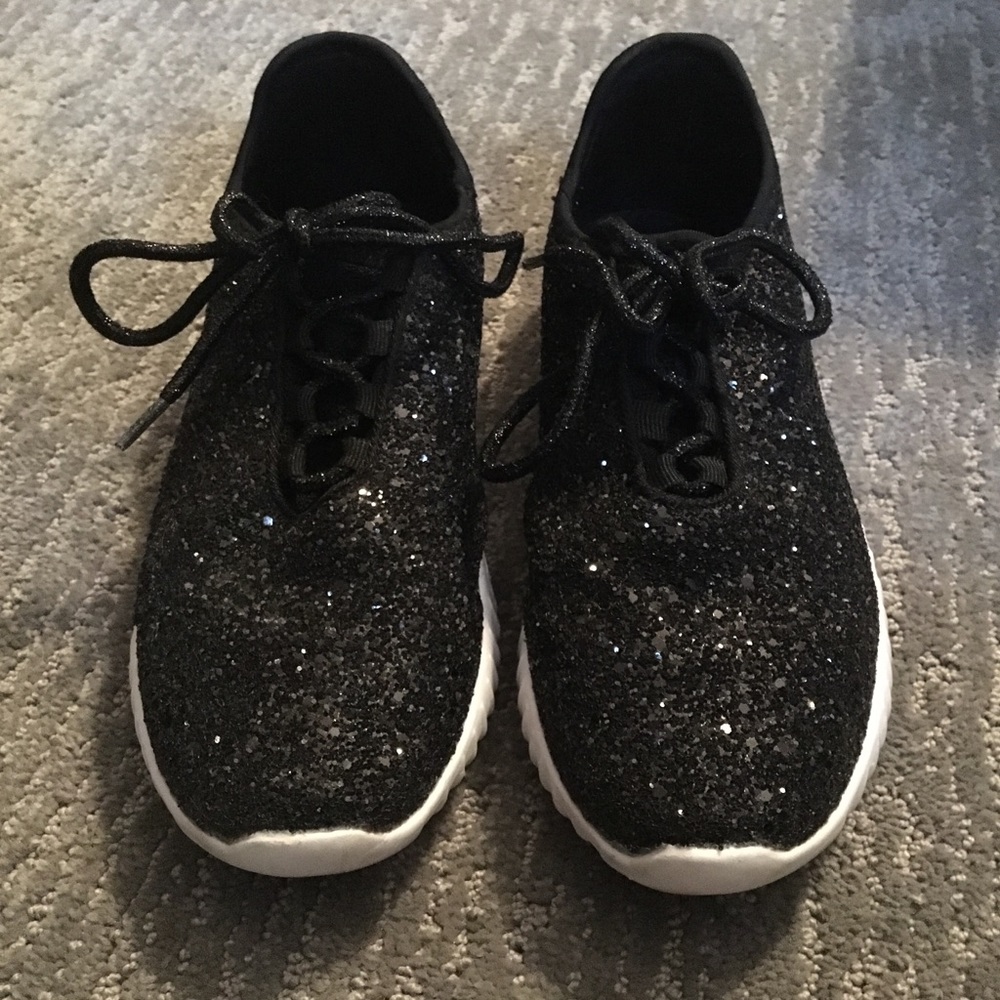 GUC sparkly black tennis shoes, size 6